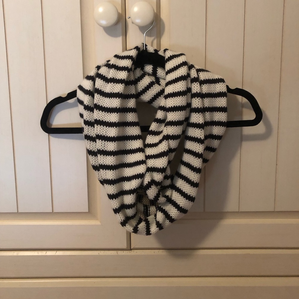 Infinity scarf - Picture 2 of 2